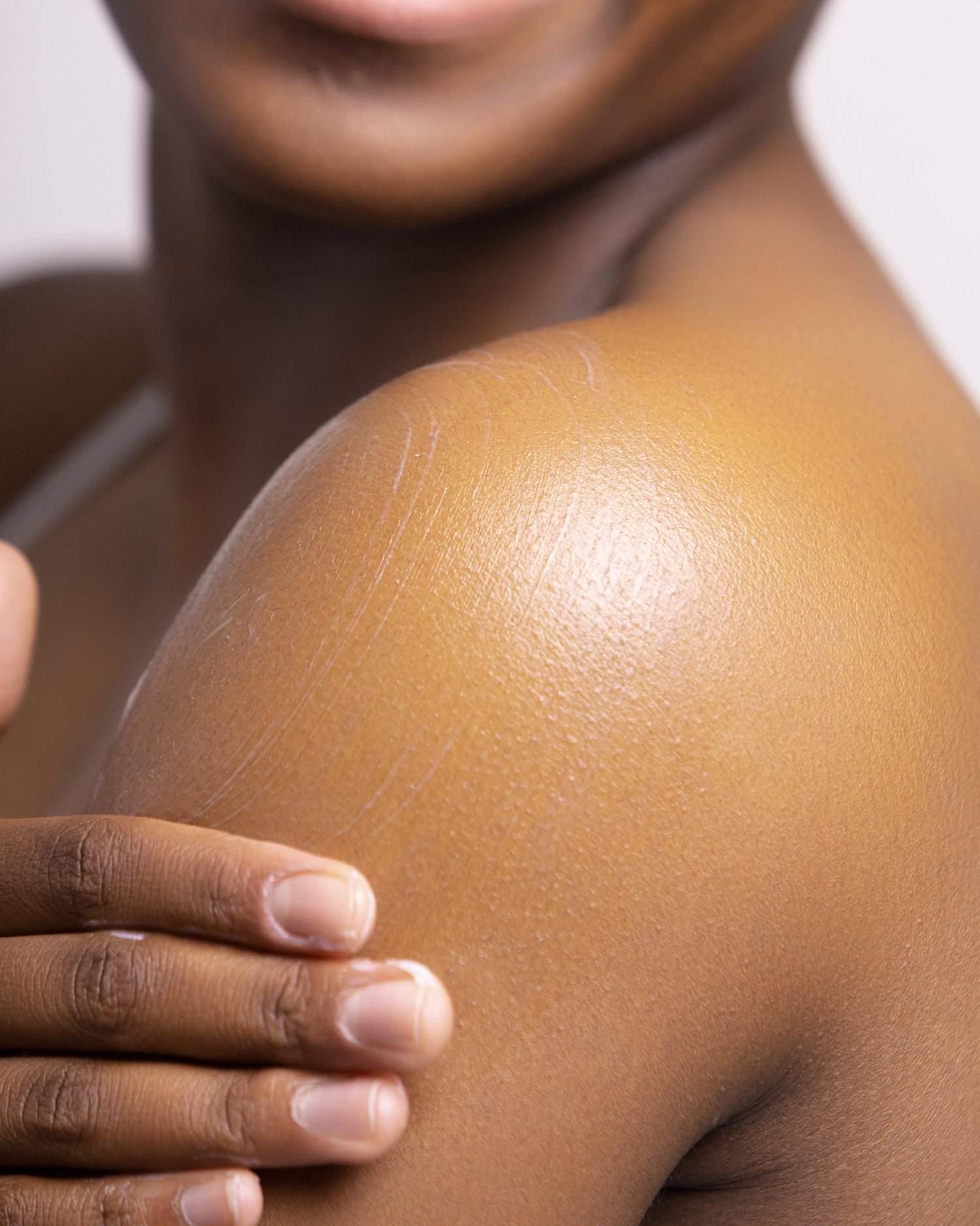 Skin Health - How to apply body lotion the right way — archive image 1